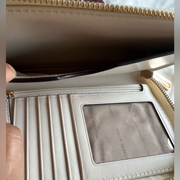 MK Wallet - Picture 4 of 11